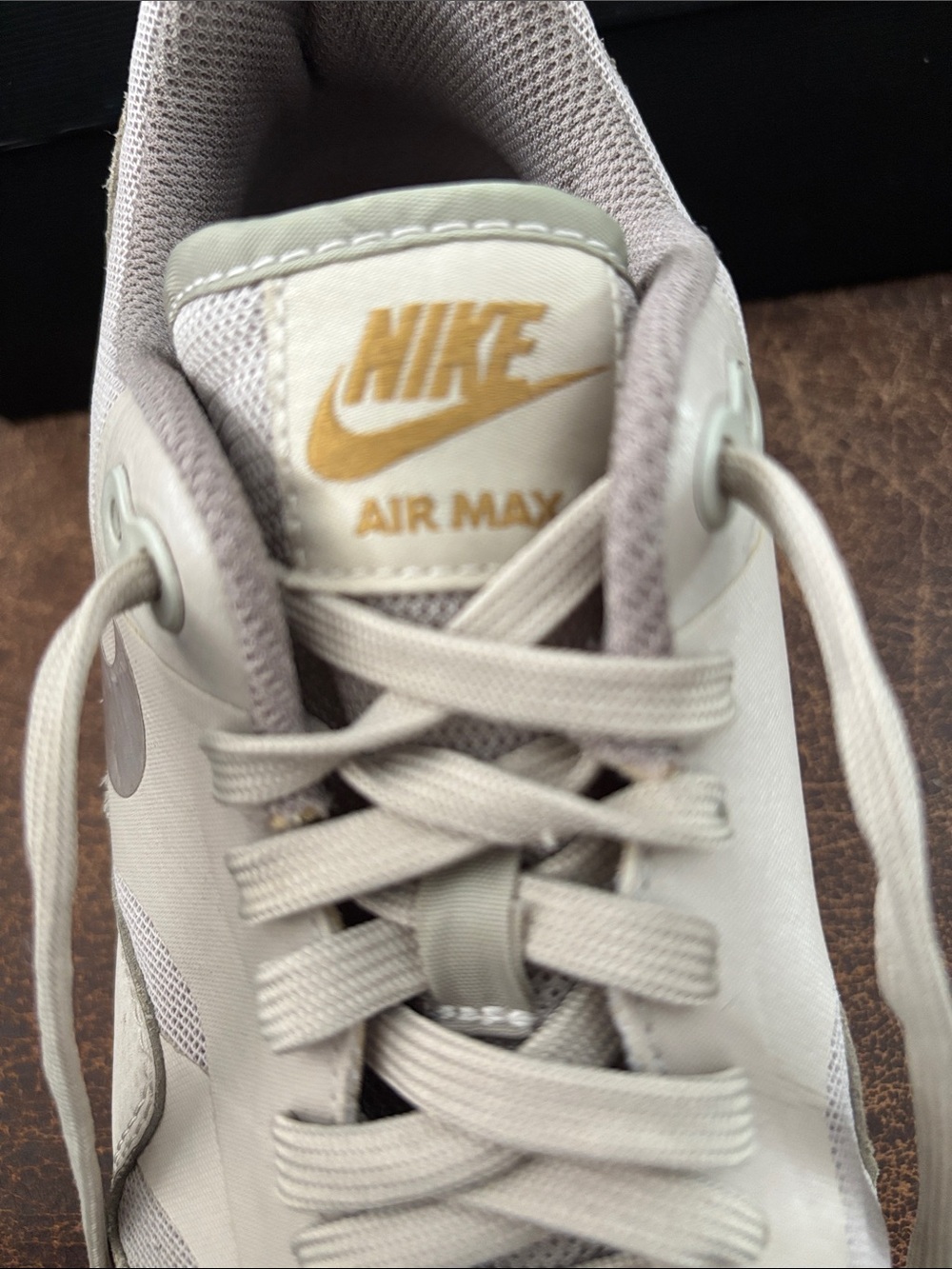 Nike Women’s Air Max 1 in Beige with metallic Logo - Picture 13 of 14